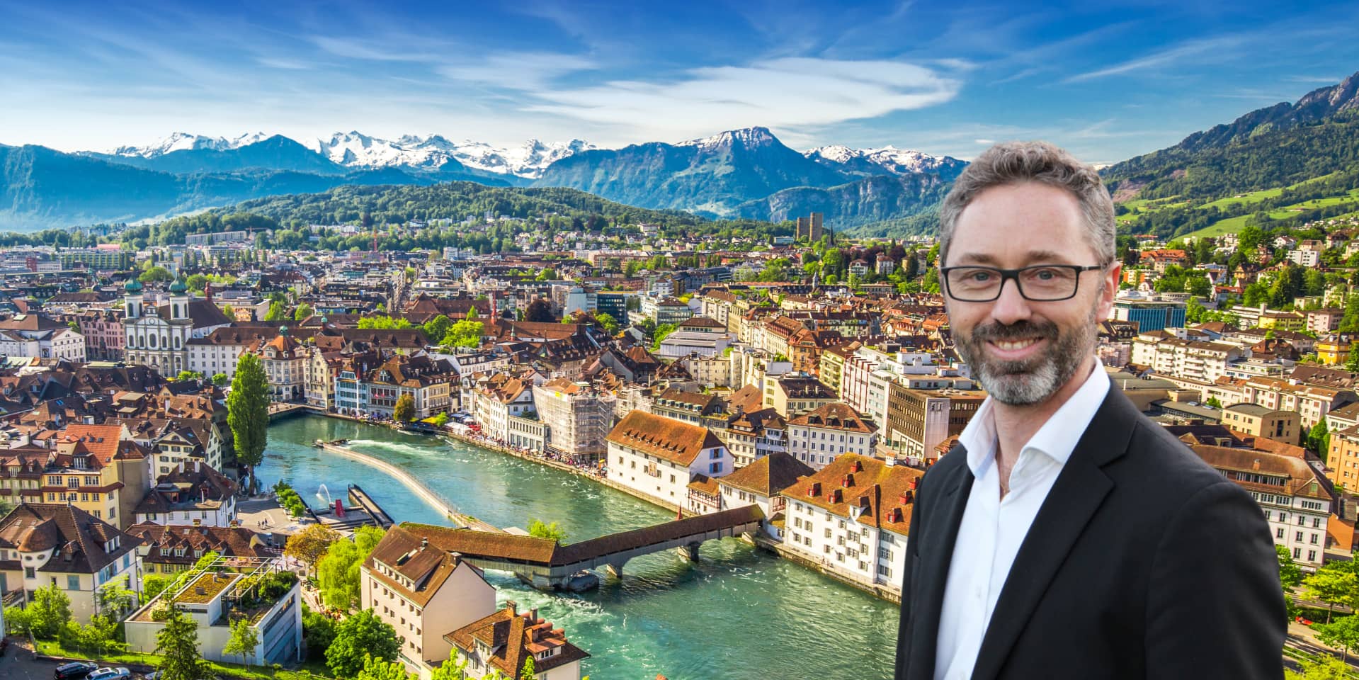 background expatwire (2) (1)